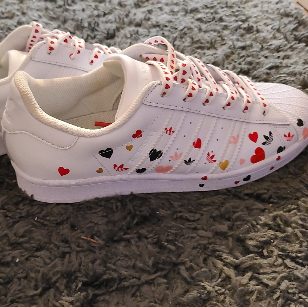 RARE WOMEN'S ADIDAS SHOES! SIZE 7.5